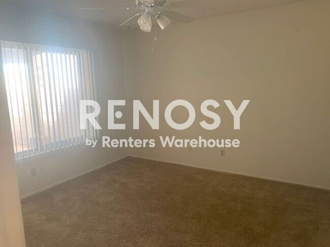 Building Photo - Ideal 2 BD/2 BA/2 CG Townhome with Community Pool Near Olive & 67th in Peoria!
