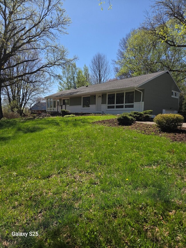 Building Photo - 2612 Graceland Rd