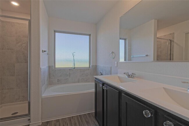 Building Photo - 505 Greatest Gift Wy