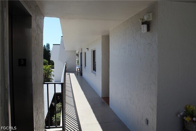 Building Photo - 25806 Cockleshell Dr