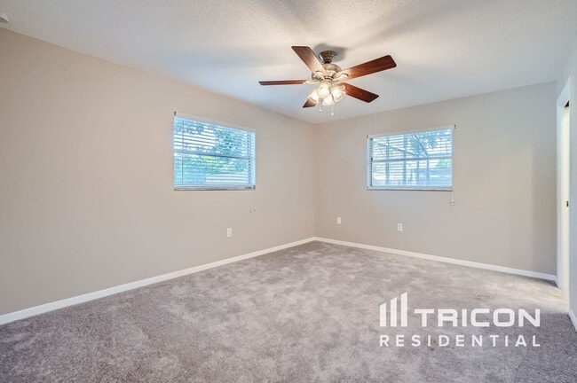Building Photo - 2062 Southpointe Dr