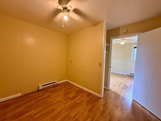 Building Photo - 560 N Pine St