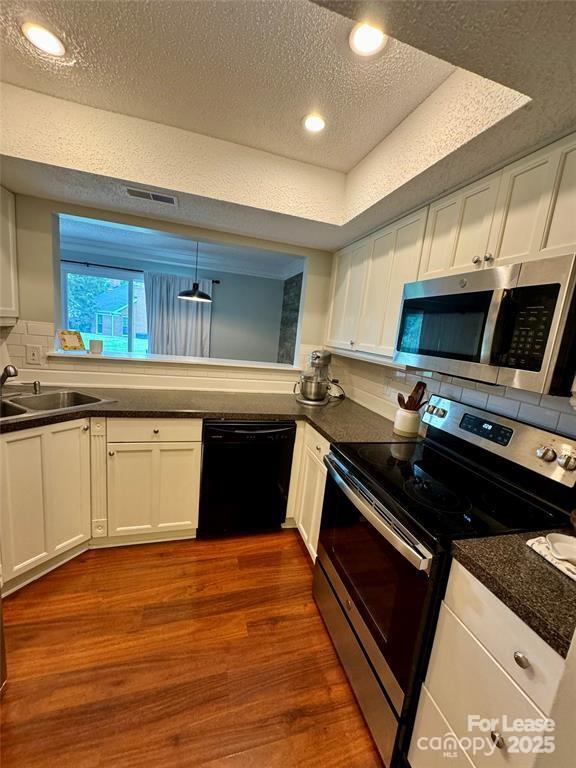 Building Photo - 9410 S Vicksburg Park Ct