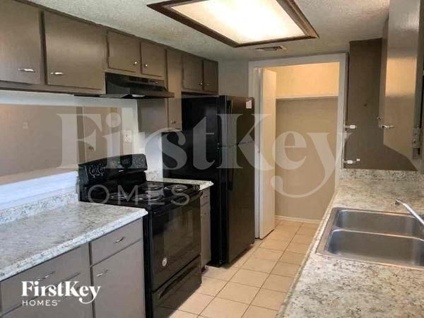 Building Photo - 9819 Kiwi Ln