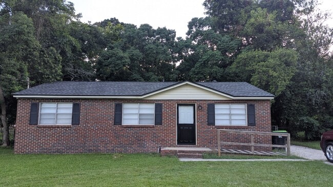 Building Photo - 709 Arrowhead Trl