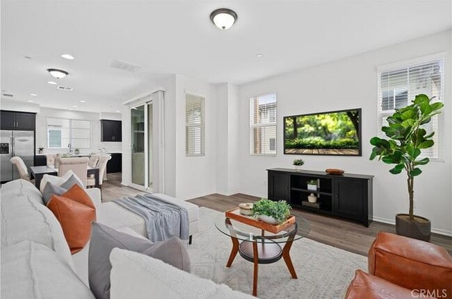 Building Photo - 747 Savi Dr