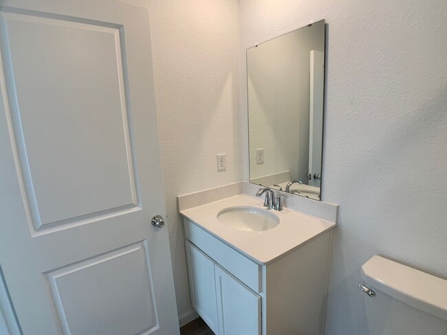 Building Photo - 697 Holly Lks Dr