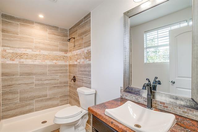 Building Photo - 2316 Roosevelt Ave