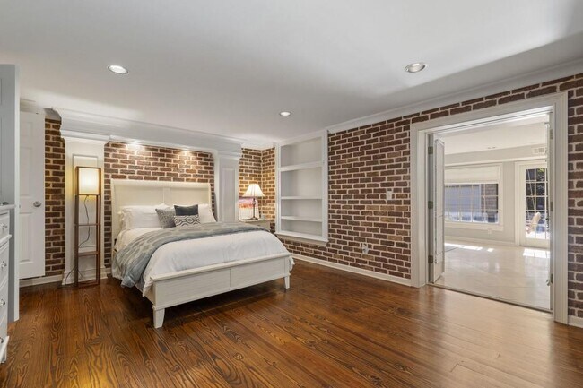 Building Photo - 97 Huntington Rd NE