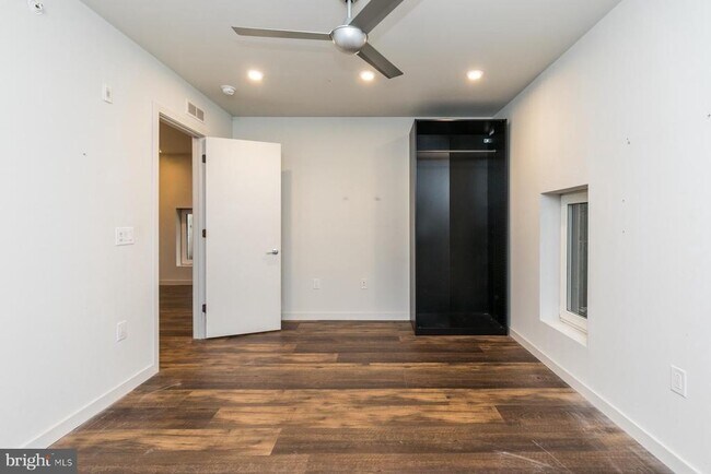 Building Photo - 2328 Memphis St