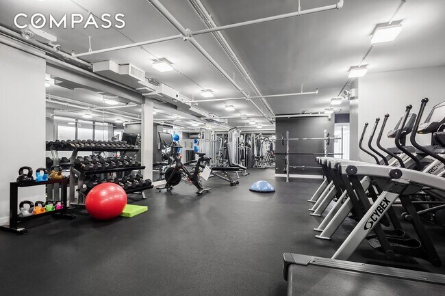 Building Photo - Spacious and Bright 2BD/2BA in UWS