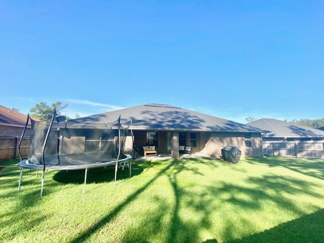 Building Photo - 6040 Trestle St