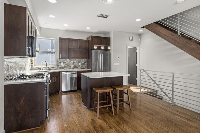 Building Photo - LUXURY MAGNOLIA 3 BED TOWNHOME FOR RENT W ...