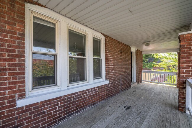 Building Photo - 1474 N 5th St