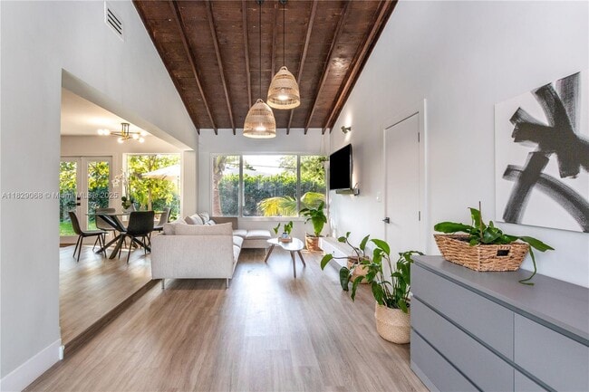 Building Photo - 2302 Funston St
