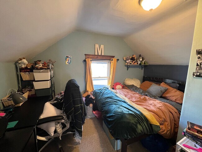 Building Photo - Awesome 3 bed in Somerville.... don't miss out!!