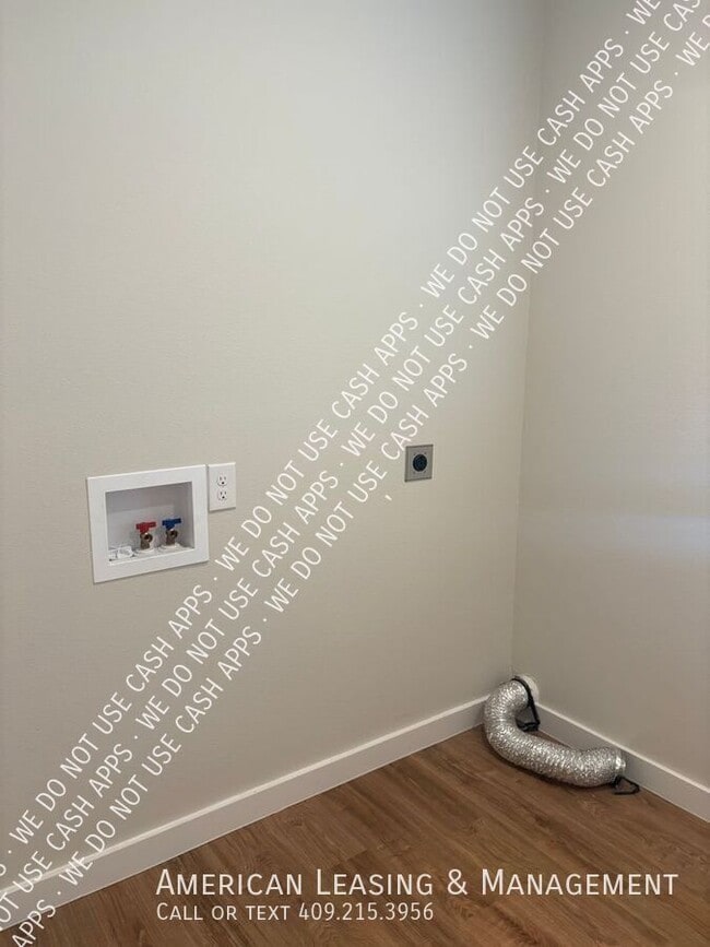 Building Photo - 211 Sybil St