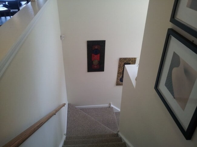 Building Photo - Schaumburg Second Level Two Bedroom Condo