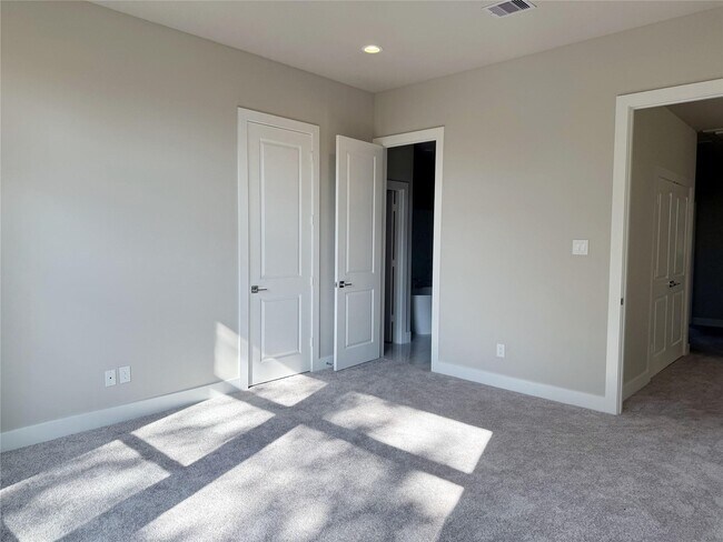 Building Photo - 540 Janisch Rd