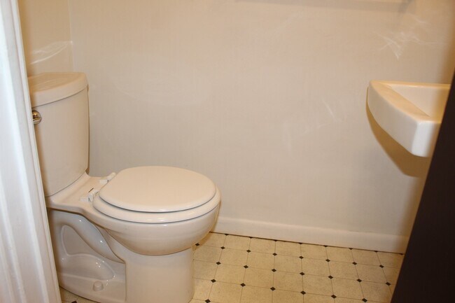 Building Photo - TRENT 543