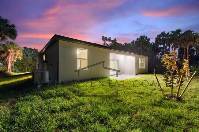 Building Photo - ONE MONTH FREE RENT! Modern, energy effici...