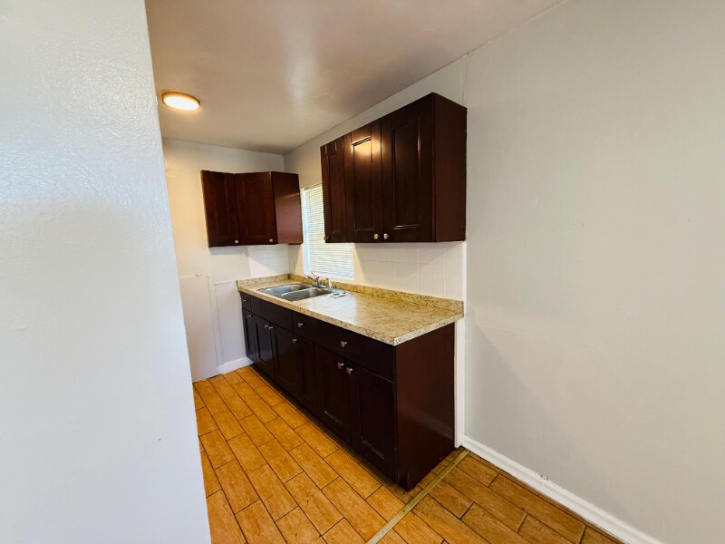 Building Photo - 761 22nd Ave S