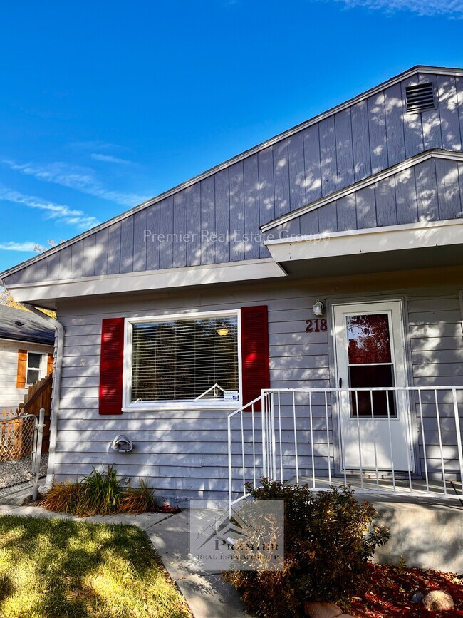 Building Photo - 218 W Ramona Ave