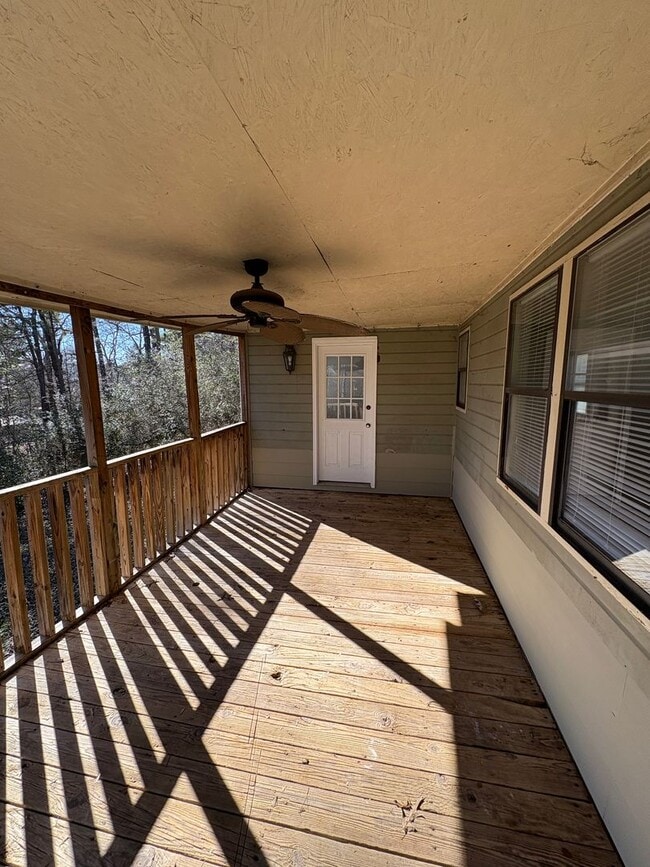 Building Photo - For Rent