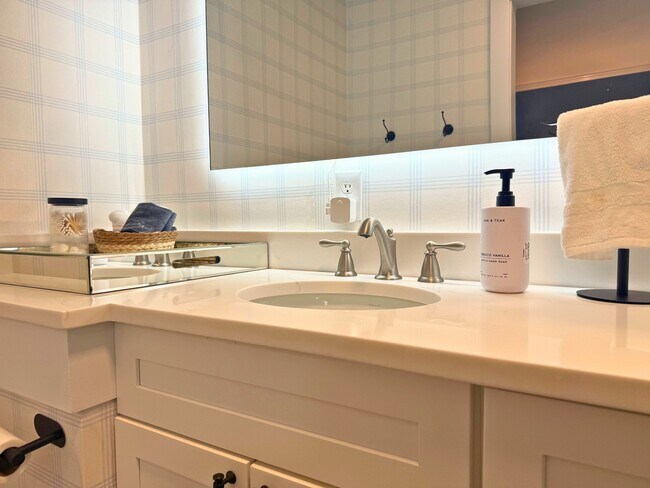 Building Photo - 11 Brooks Ave