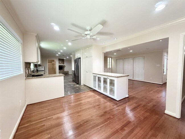 Building Photo - 5545 Pagewood Ln