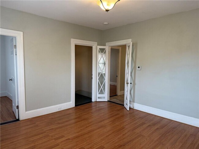 Building Photo - 125 Calverley St