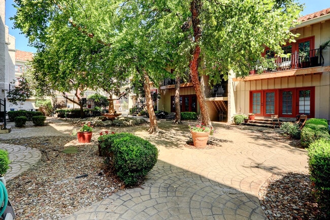 Building Photo - West Plaza Resort-Style  Living