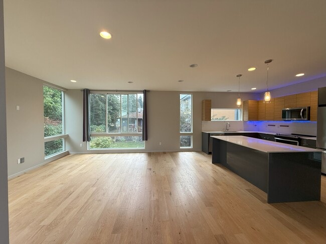 Building Photo - 5007 Renton Ave S