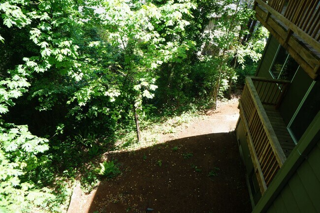 Building Photo - Spectacular SW Liar Hill 3 bedroom Townhouse