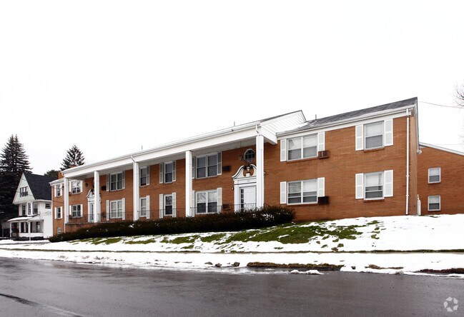 Building Photo - 325 E Leasure Ave