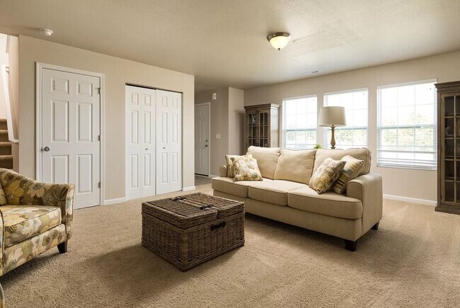 Building Photo - Large 4 Bedroom Newer Home for Lease
