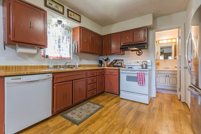 Building Photo - Great Mountain Home - Fully Furnished