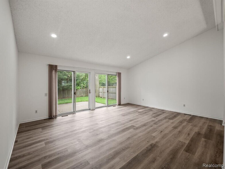 Building Photo - 1888 Webster St