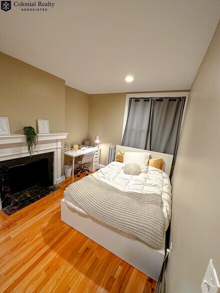 Building Photo - 72 Egmont St