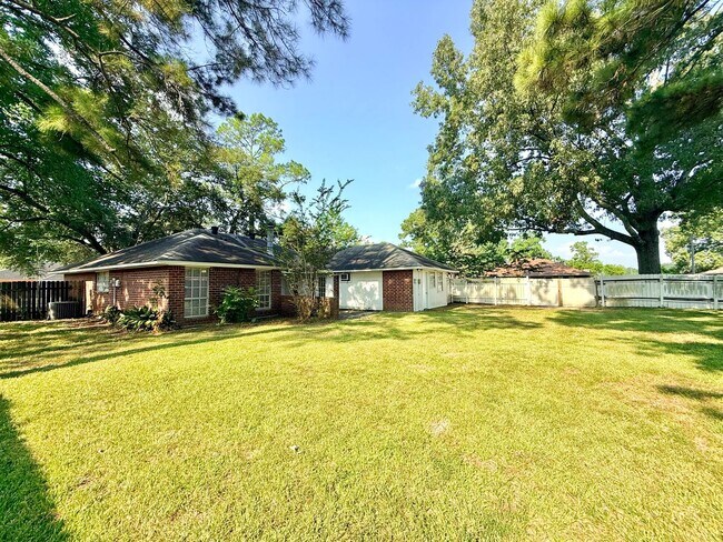Building Photo - 16405 Patton Ave