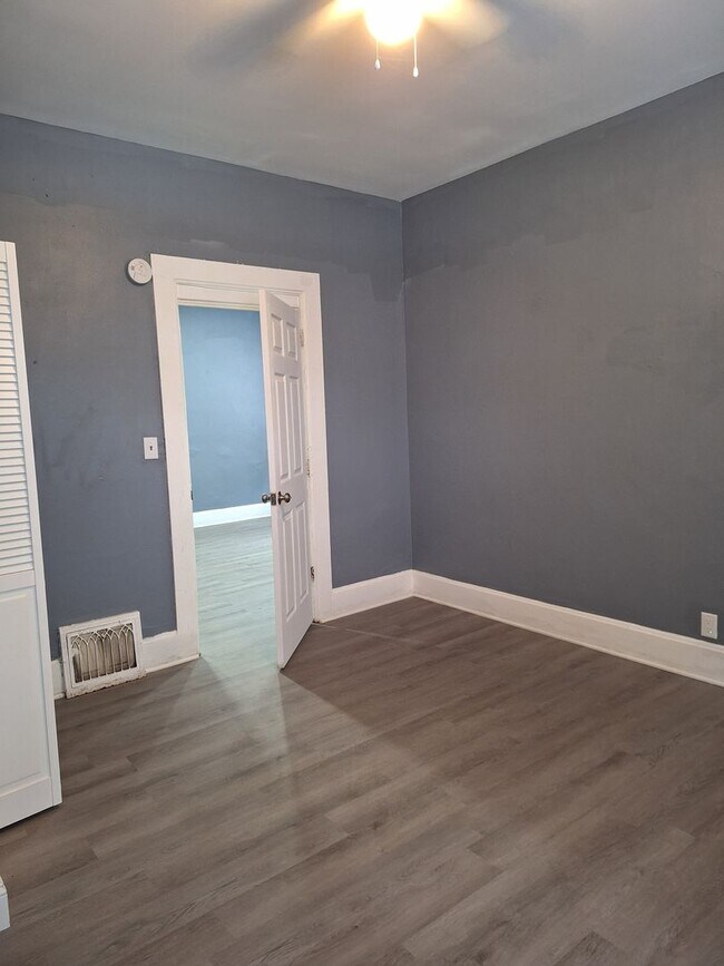 Building Photo - SL MON1527