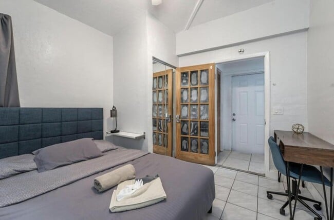 Building Photo - 3401 SW 48th Ave