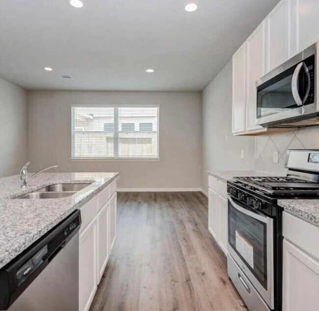 Building Photo - 22106 Regal Heights Ln