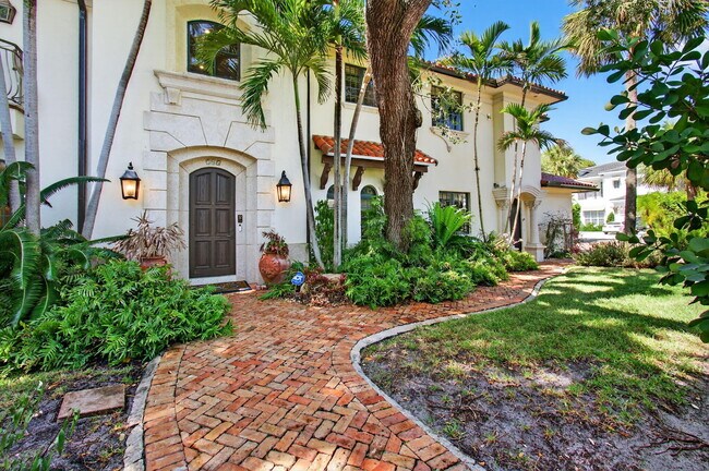 Building Photo - 745 Oleander St
