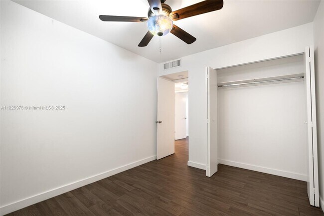 Building Photo - 20350 W Country Club Dr