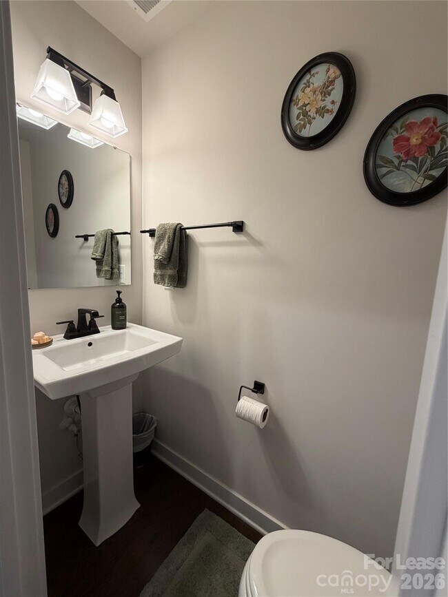 Building Photo - 163 Beacon Dr