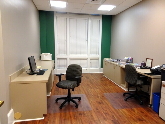 Building Photo - SEASONAL/ SHORT-TERM TURNKEY FURNISHED- 2 /2 AT THE RENAISSANCE DOWNTOWN!!