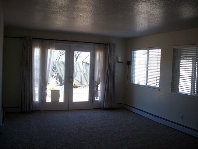 Building Photo - 251 E. Gloucester Cir