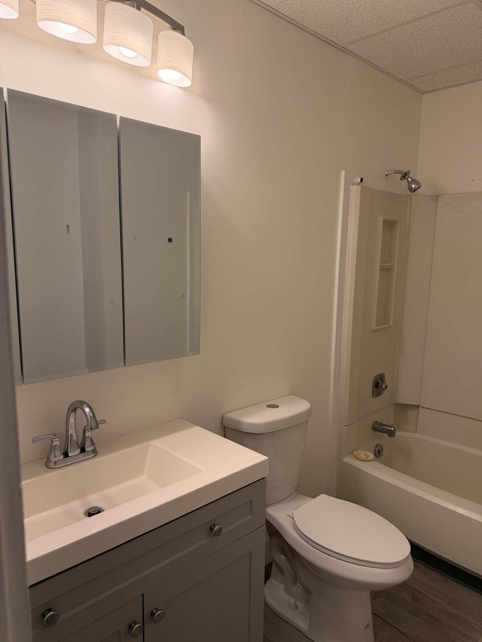 Bathroom - 142 Washington Ave