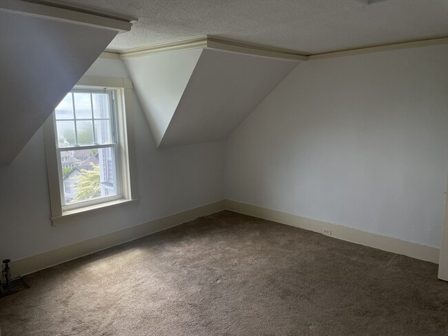 Building Photo - 69 Rockland St
